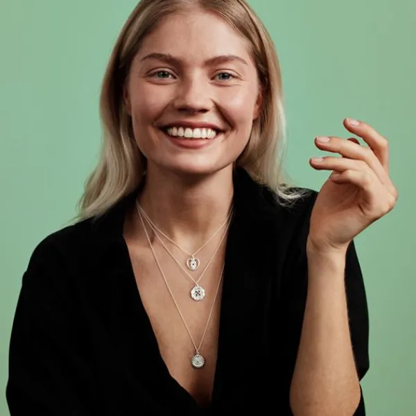 kalevala_amuletti_teljnneito_hopeakaulaketju__2.webp Kalevala Amuletti Teljänneito Hopeakaulaketju 227031260 Cheap